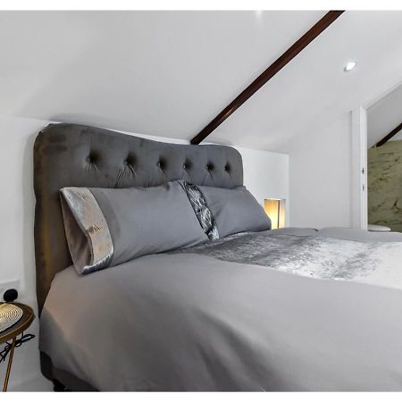 Sleek And Modern Studio With Minimalist Vibe Apartment Chelmsford Exterior photo