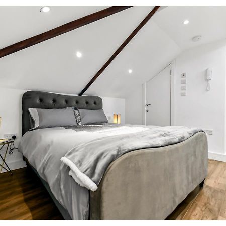 Sleek And Modern Studio With Minimalist Vibe Apartment Chelmsford Exterior photo
