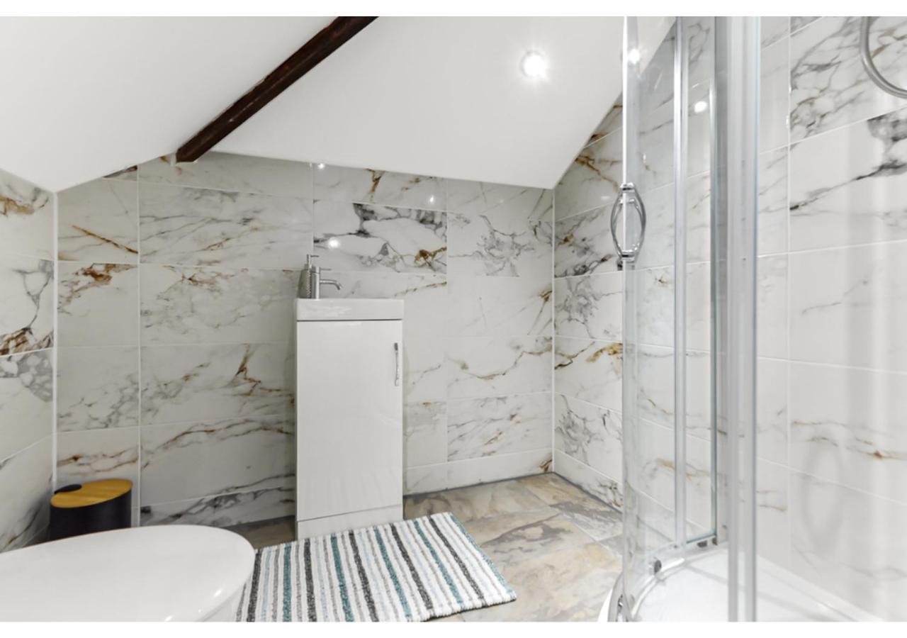 Sleek And Modern Studio With Minimalist Vibe Apartment Chelmsford Exterior photo